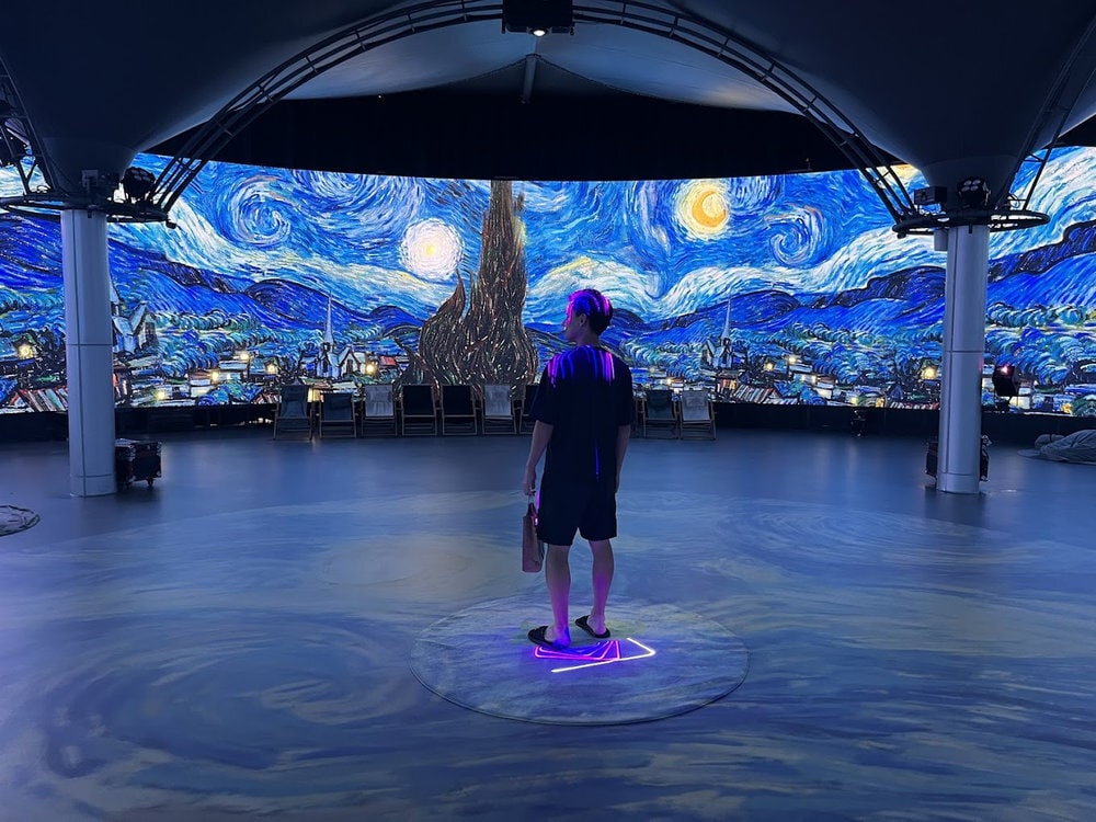 Van Gogh’s famous paintings come to life through mesmerizing lights